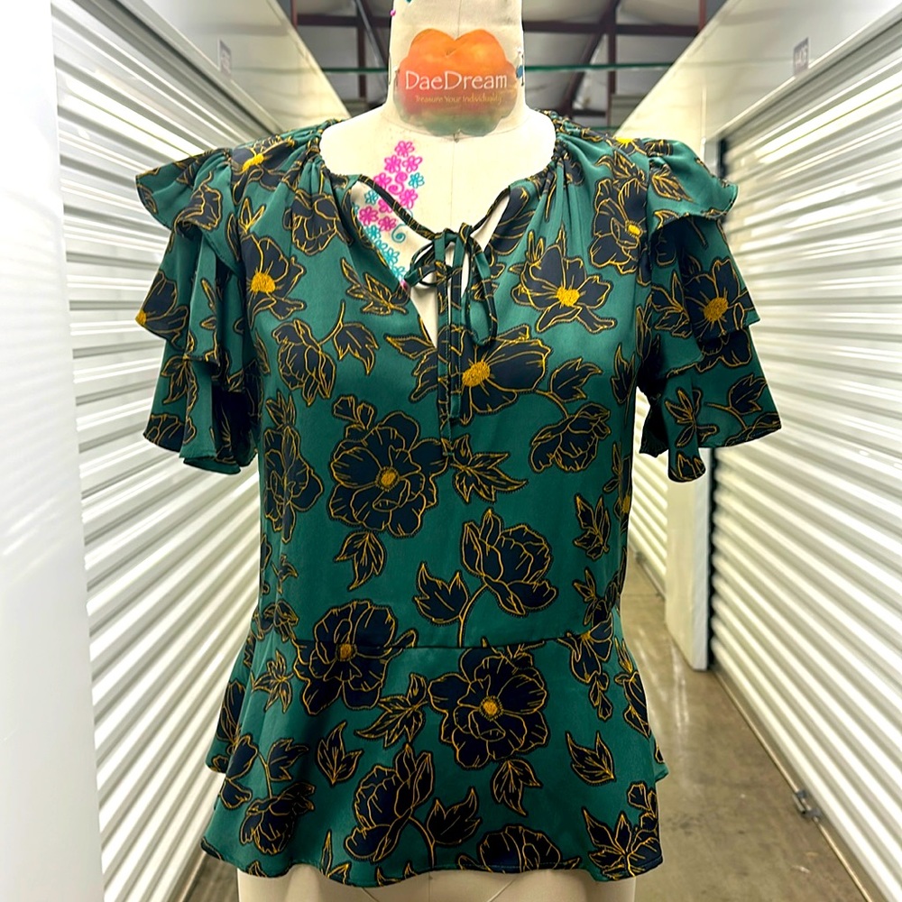 WHO WHAT WEAR Peplum top (Never worn)